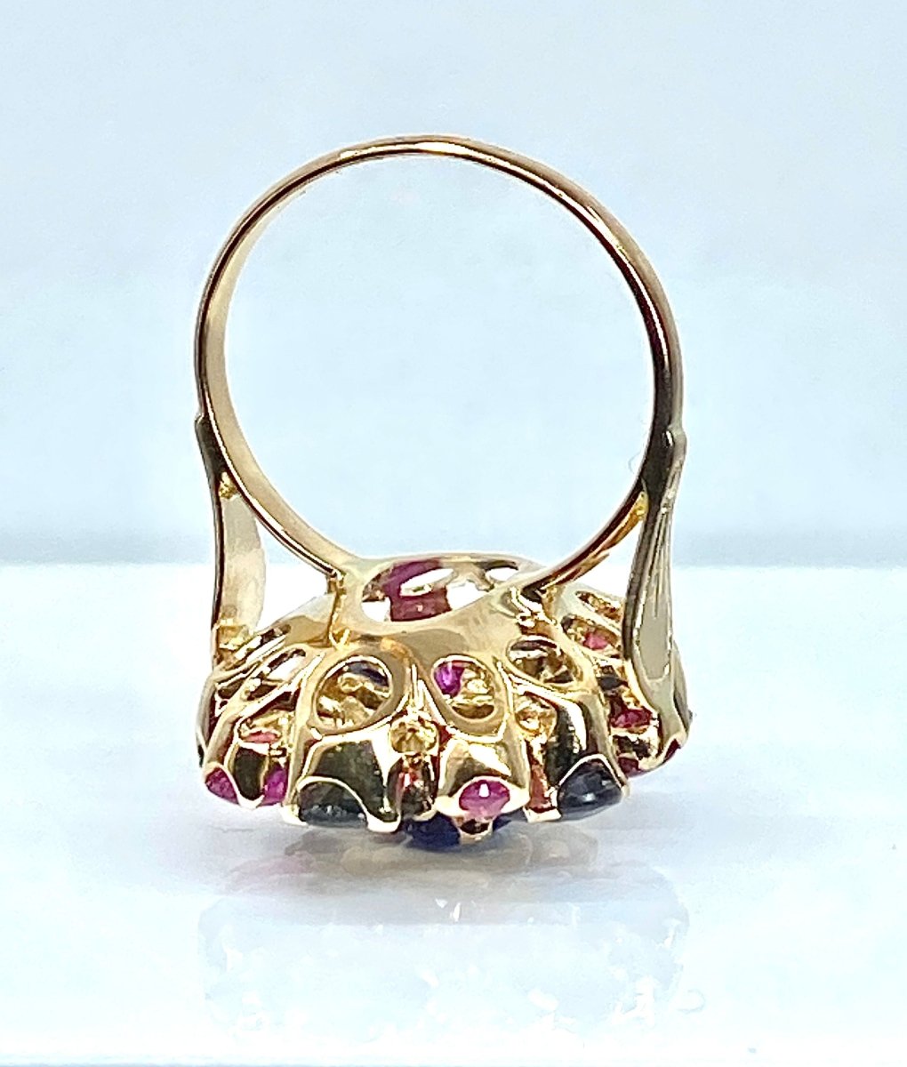 Importante bague en or jaune 18 carats, 7saphirs et 6 rubis - Castafiore