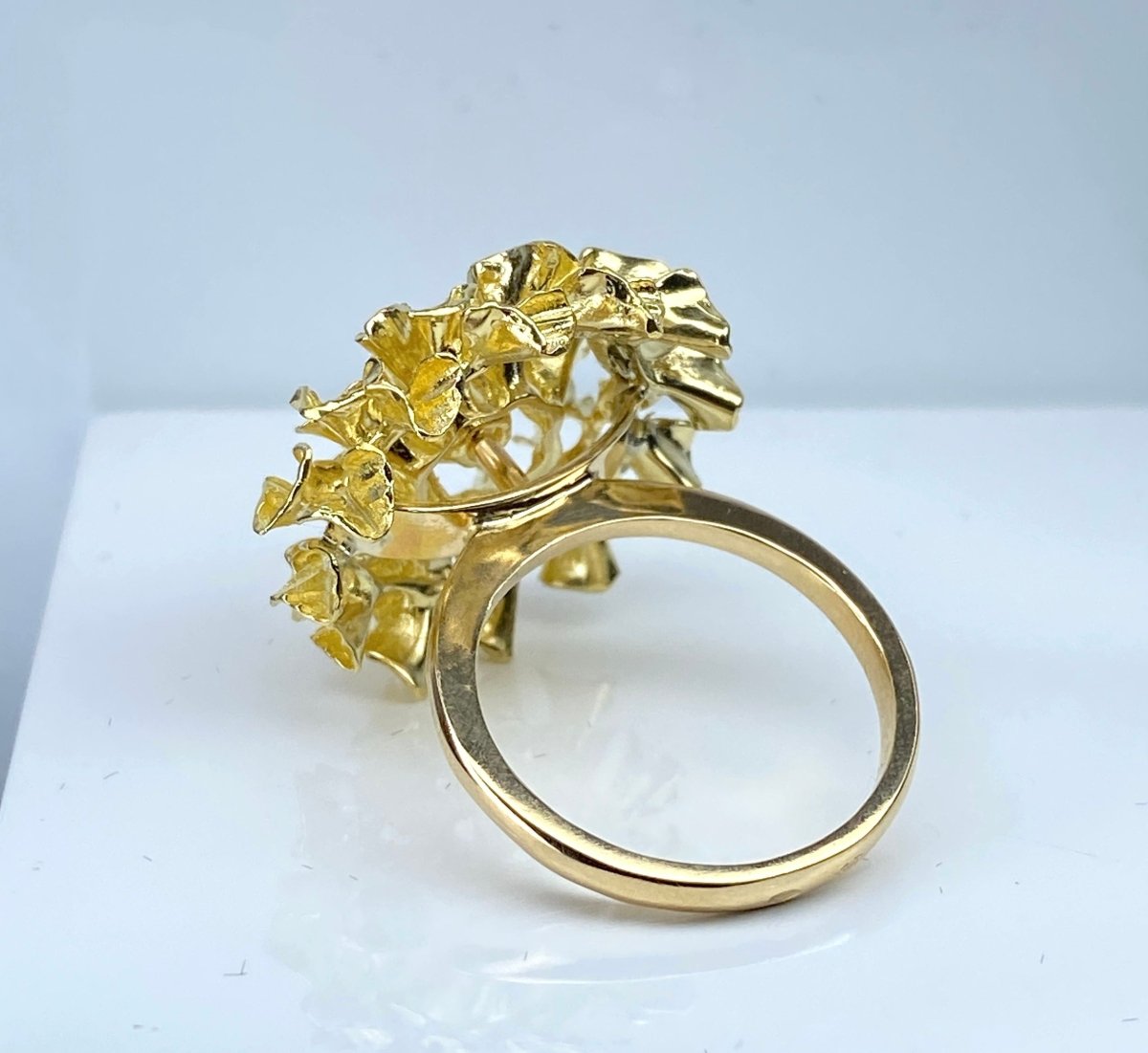 Importante bague en or jaune 18 carats et diamants - Castafiore