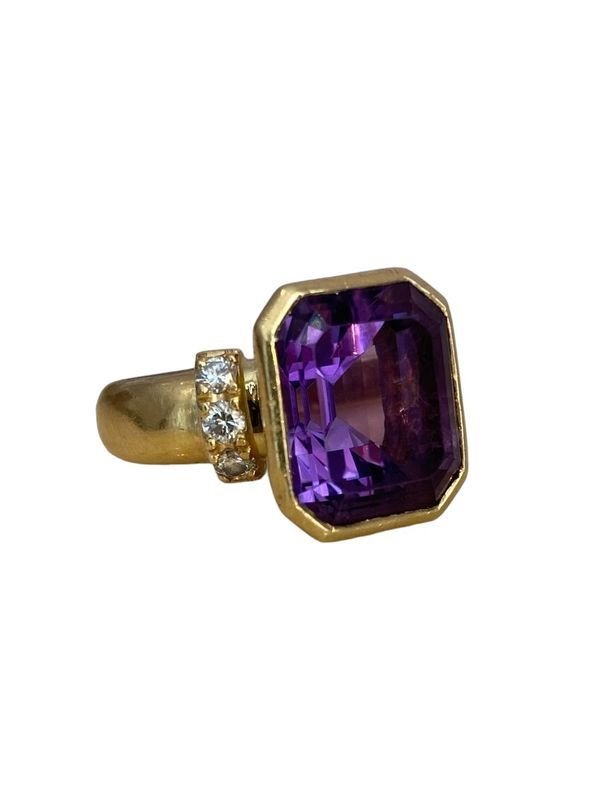 Importante bague, en or jaune 18k, améthyste et diamants