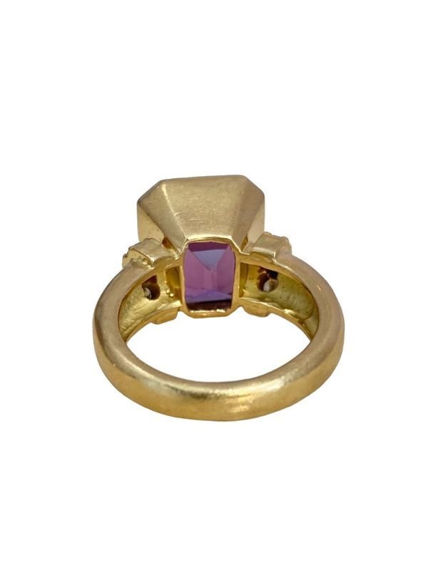 Importante bague, en or jaune 18k, améthyste et diamants - Castafiore