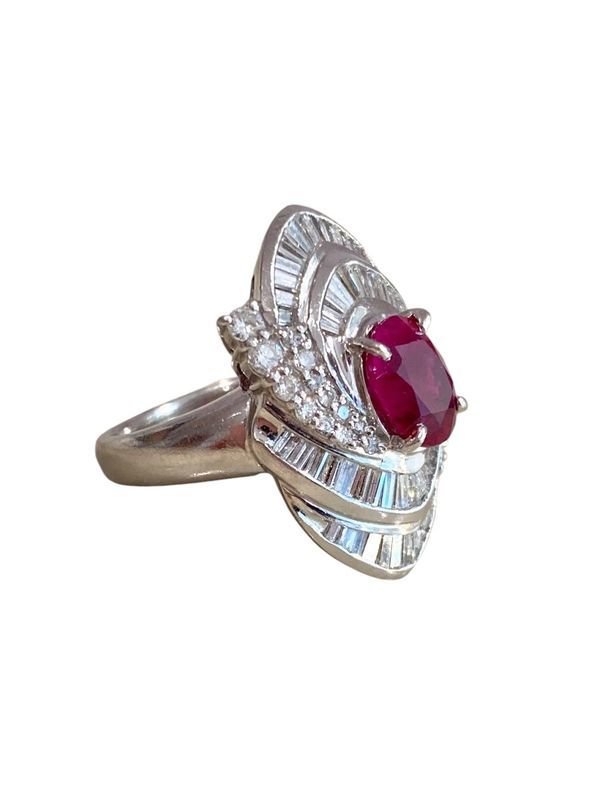 Importante bague en platine rubis et diamants - Castafiore