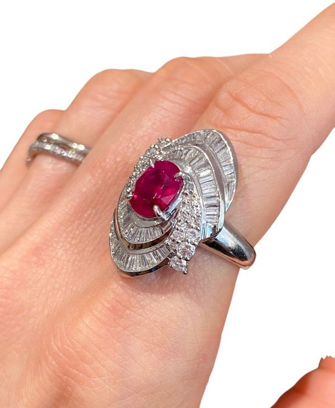 Importante bague en platine rubis et diamants - Castafiore