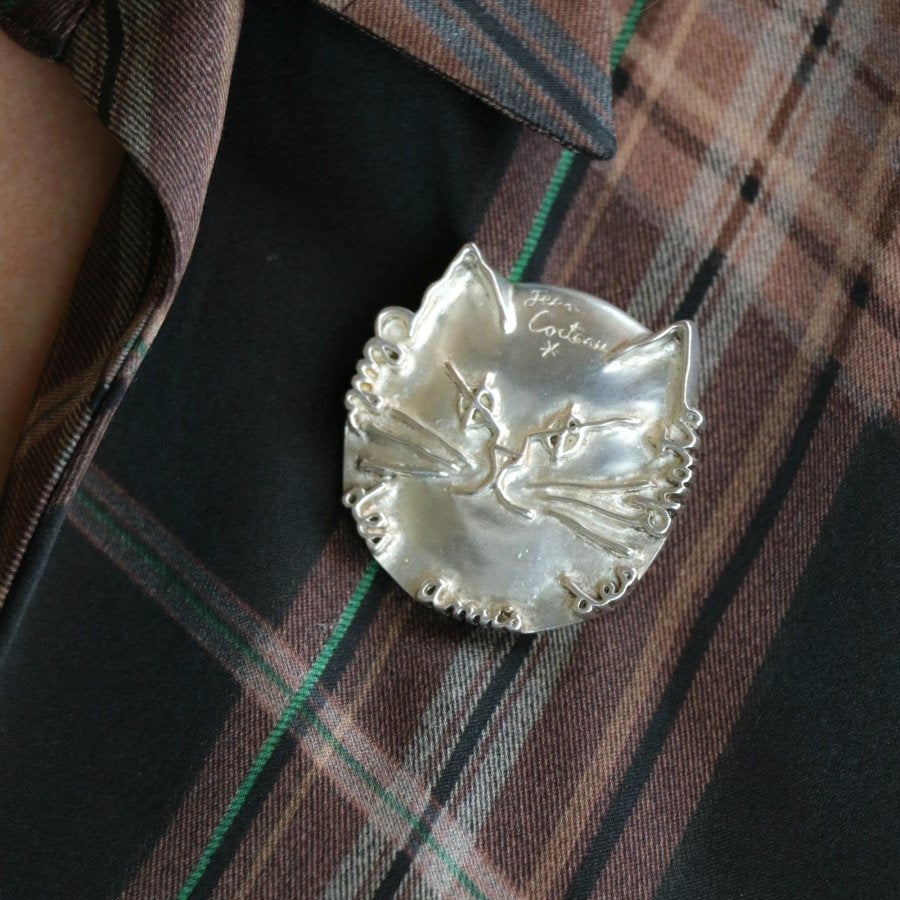 JEAN COCTEAU Broche "Club des Amis des Chats" métal argenté - Castafiore