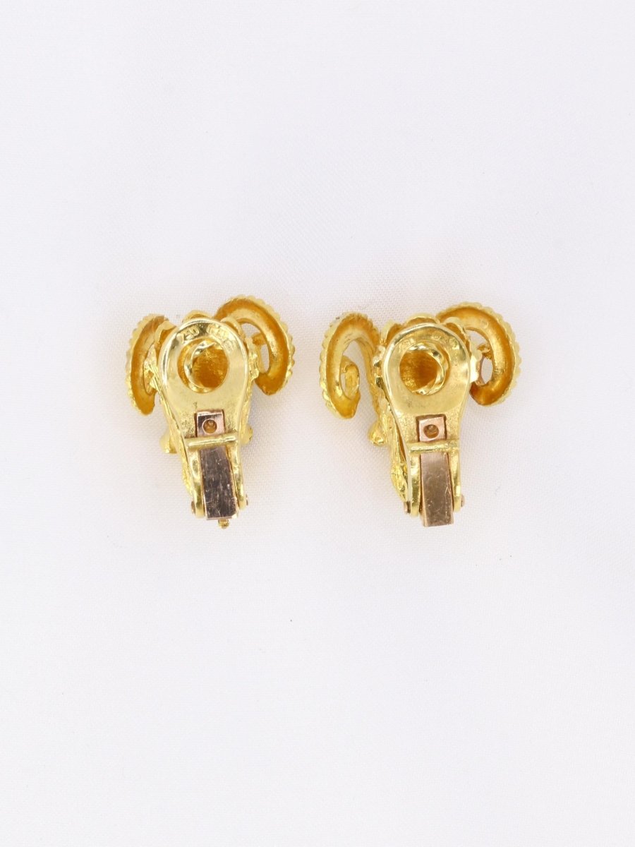 LALAOUNIS (Att. à) Clips d'oreilles tête de belier or jaune rubis - Castafiore
