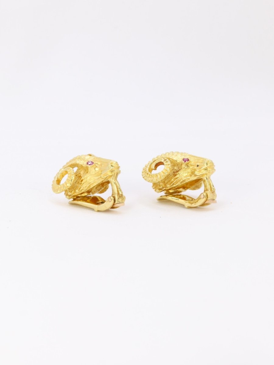 LALAOUNIS (Att. à) Clips d'oreilles tête de belier or jaune rubis - Castafiore