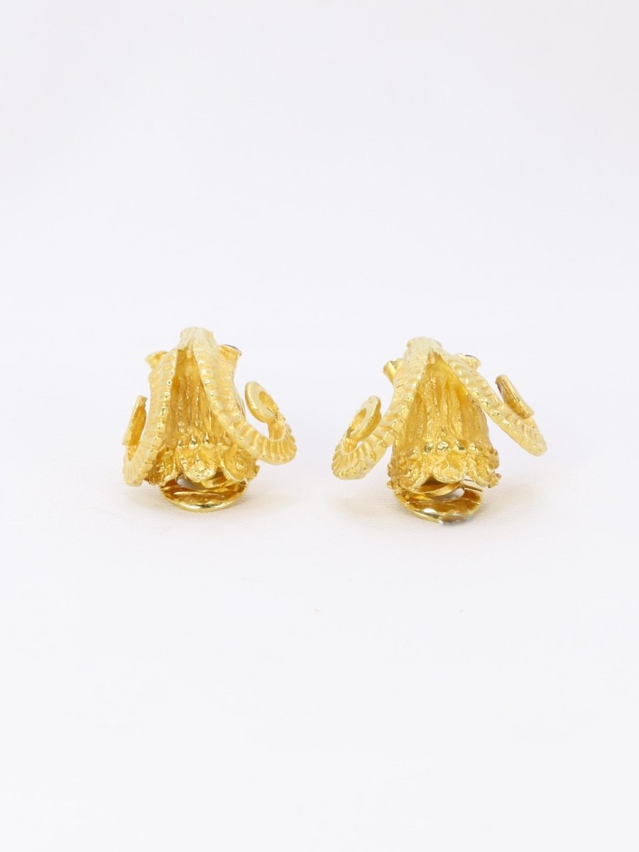 LALAOUNIS (Att. à) Clips d'oreilles tête de belier or jaune rubis - Castafiore