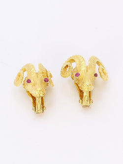 LALAOUNIS (Att. à) Clips d'oreilles tête de belier or jaune rubis - Castafiore