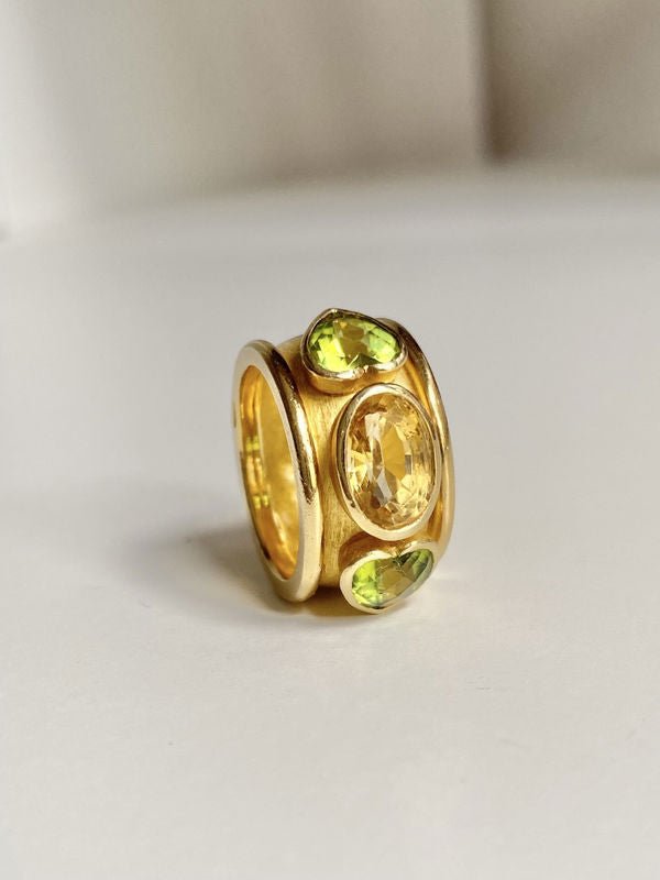 Large bague en or jaune 18K citrine et péridots - Castafiore