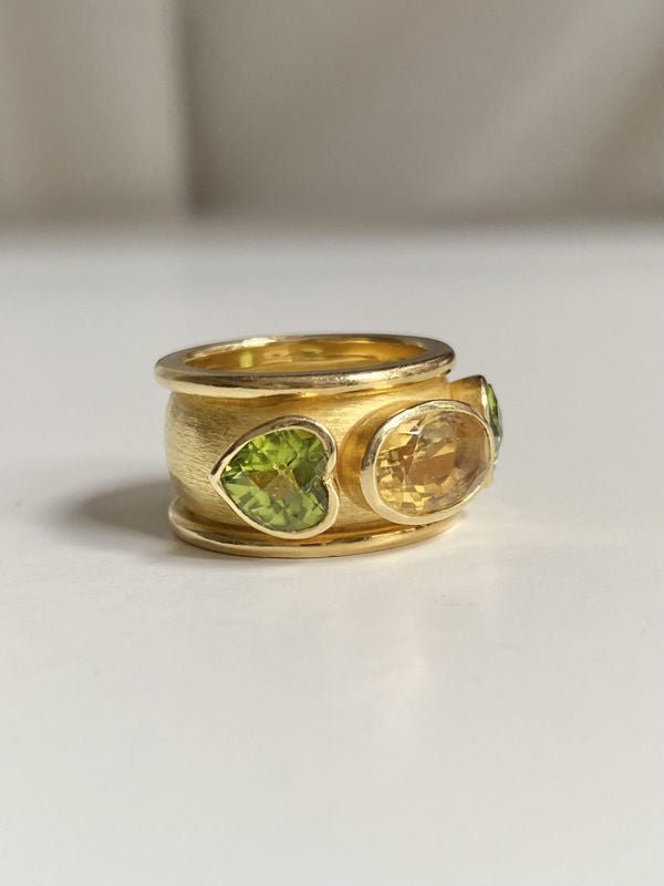 Large bague en or jaune 18K citrine et péridots - Castafiore