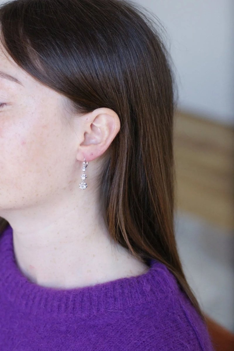 Longues dormeuses diamants sur or blanc - Castafiore