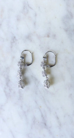 Longues dormeuses diamants sur or blanc - Castafiore