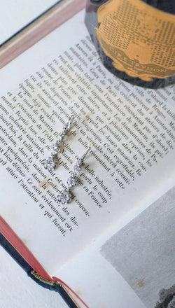 Longues dormeuses diamants sur or blanc - Castafiore