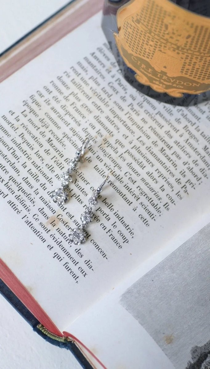 Longues dormeuses diamants sur or blanc - Castafiore