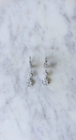 Longues dormeuses diamants sur or blanc - Castafiore