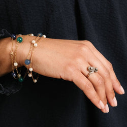 Lot de quatre bracelets en or jaune et perles - Castafiore