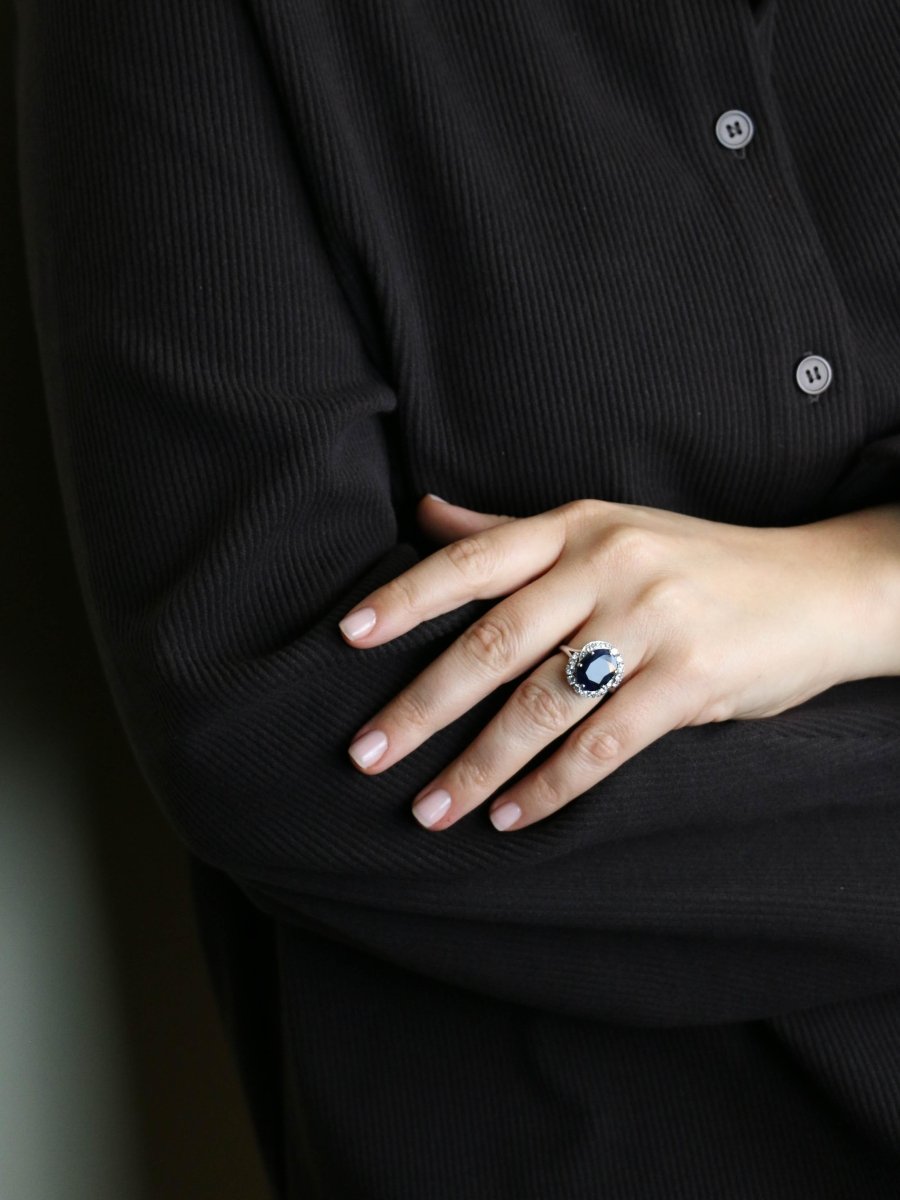 MAUBOUSSIN Bague saphir 6 carats entourage diamant - Castafiore