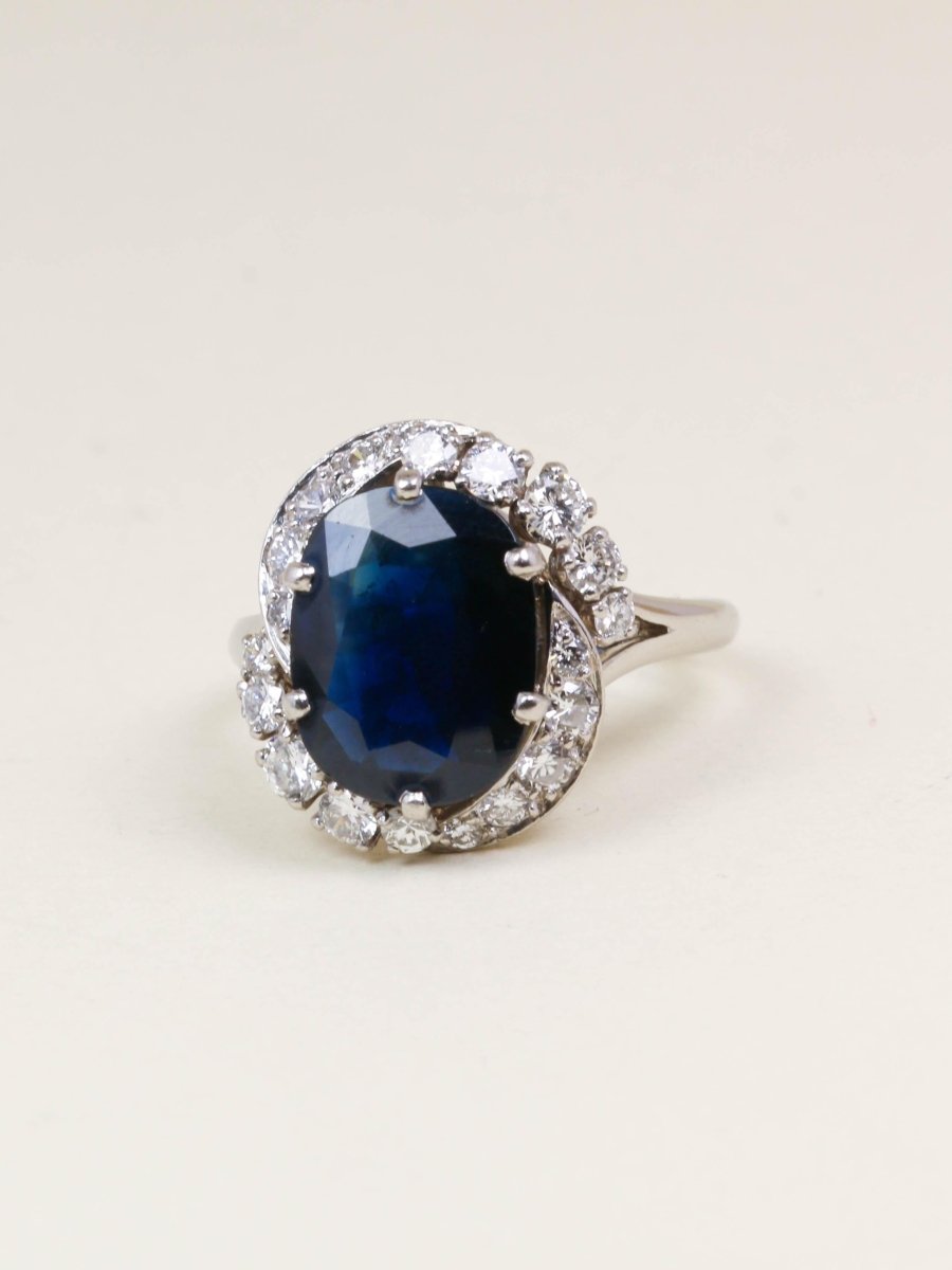 MAUBOUSSIN Bague saphir 6 carats entourage diamant - Castafiore