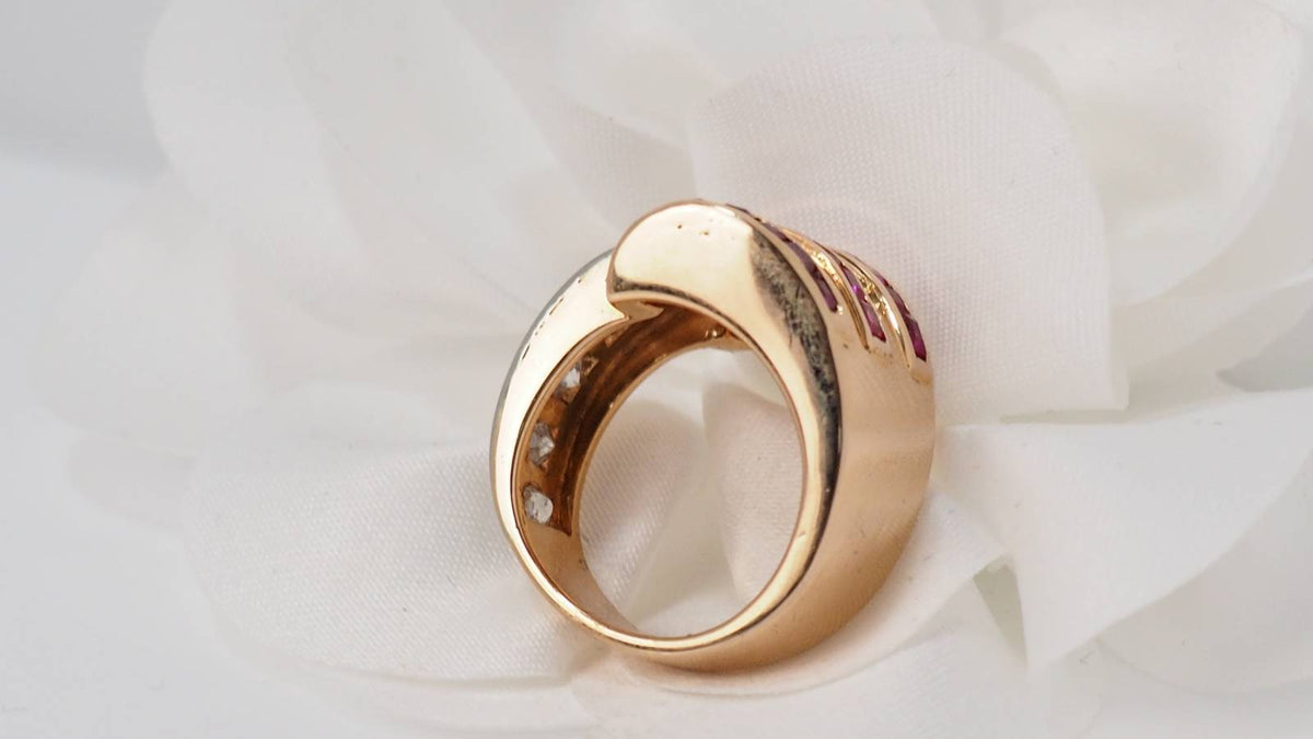 Gold, diamond and red stone ring 