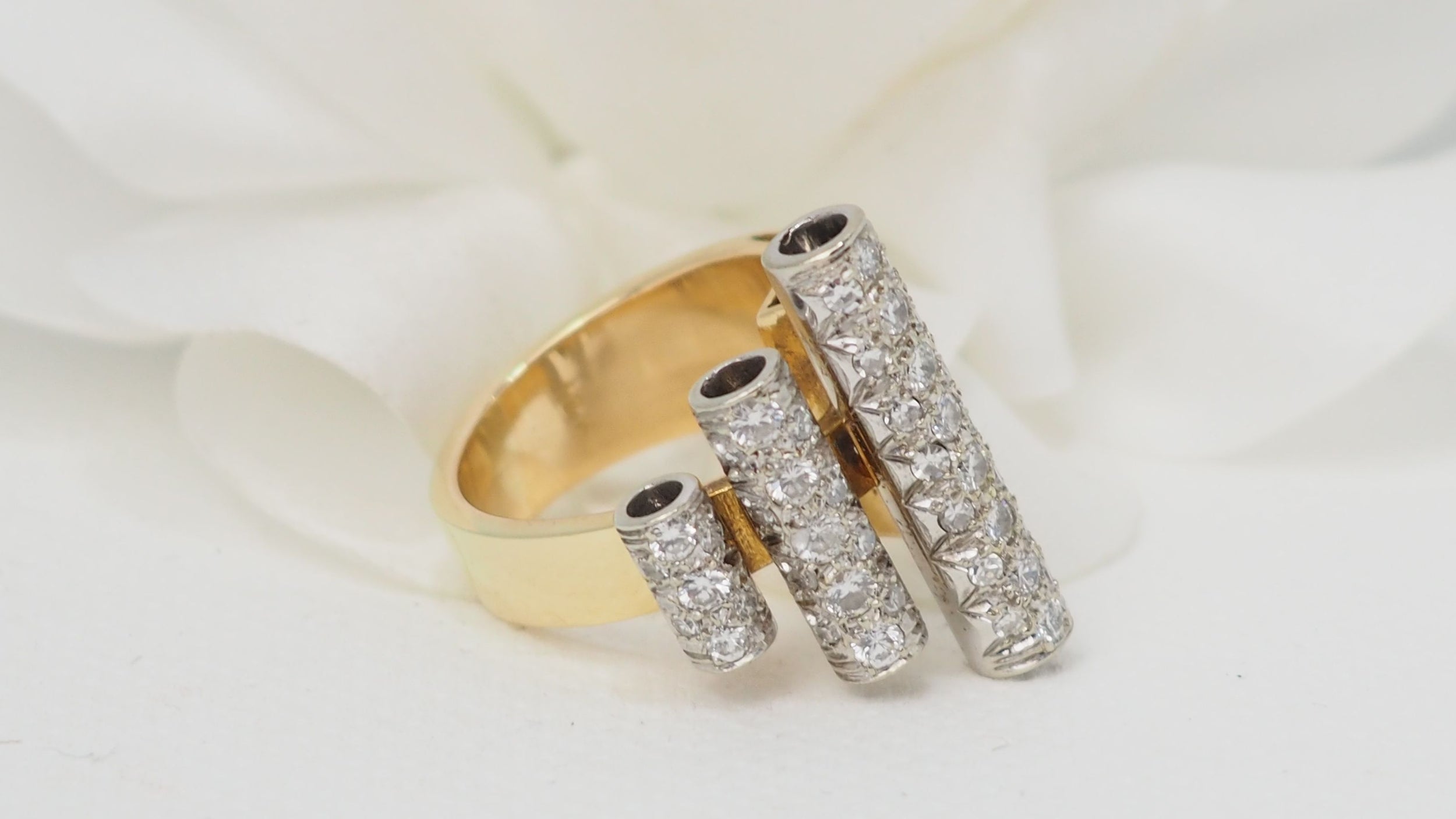 Bague en or bicolore et diamants