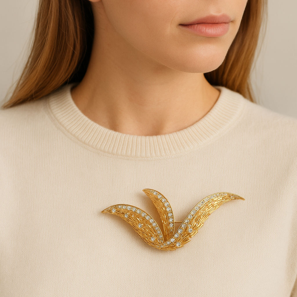 Foliage pin brooch in yellow gold, white gold and diamonds