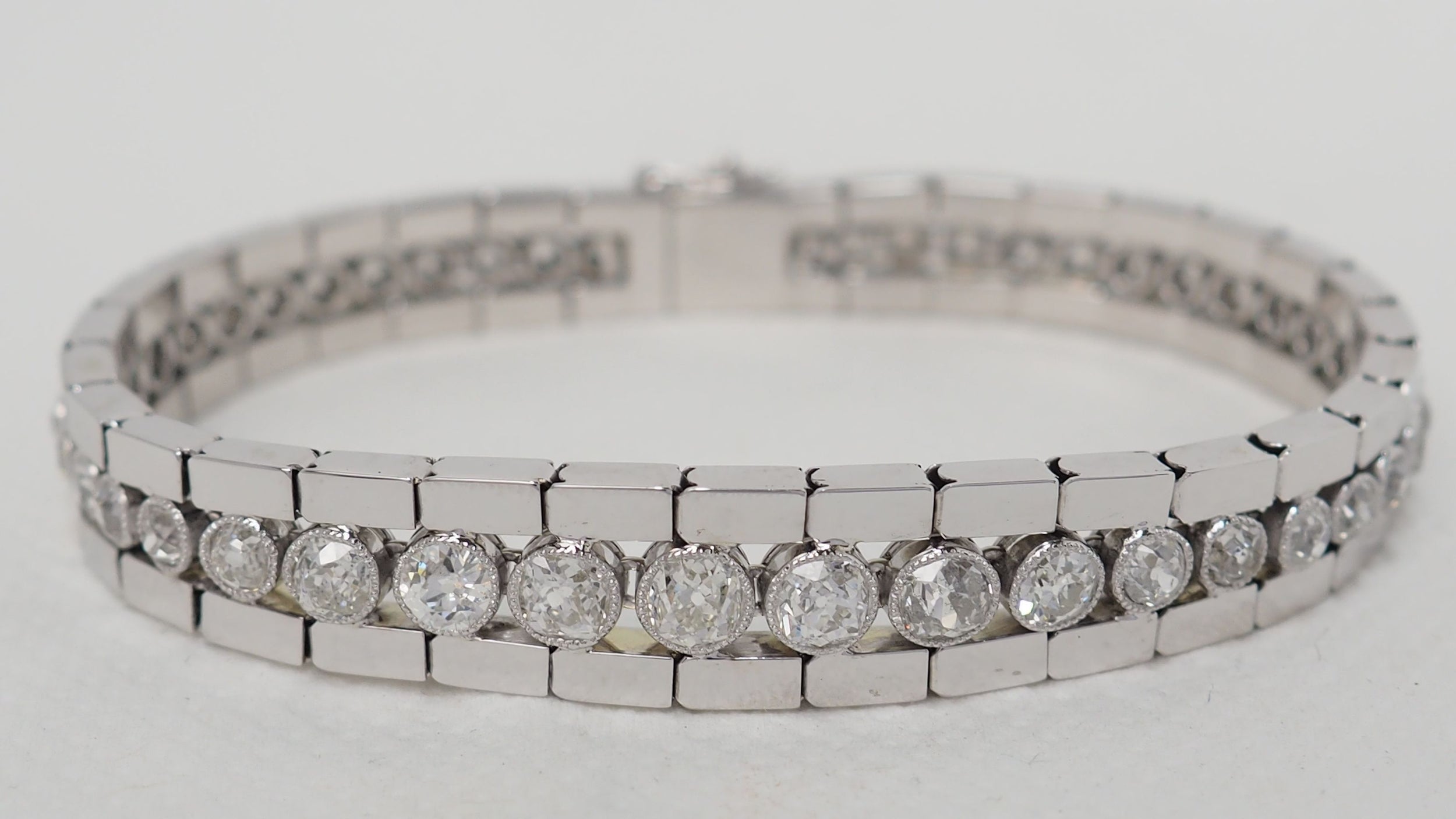 Old river bracelet in white gold and diamonds 