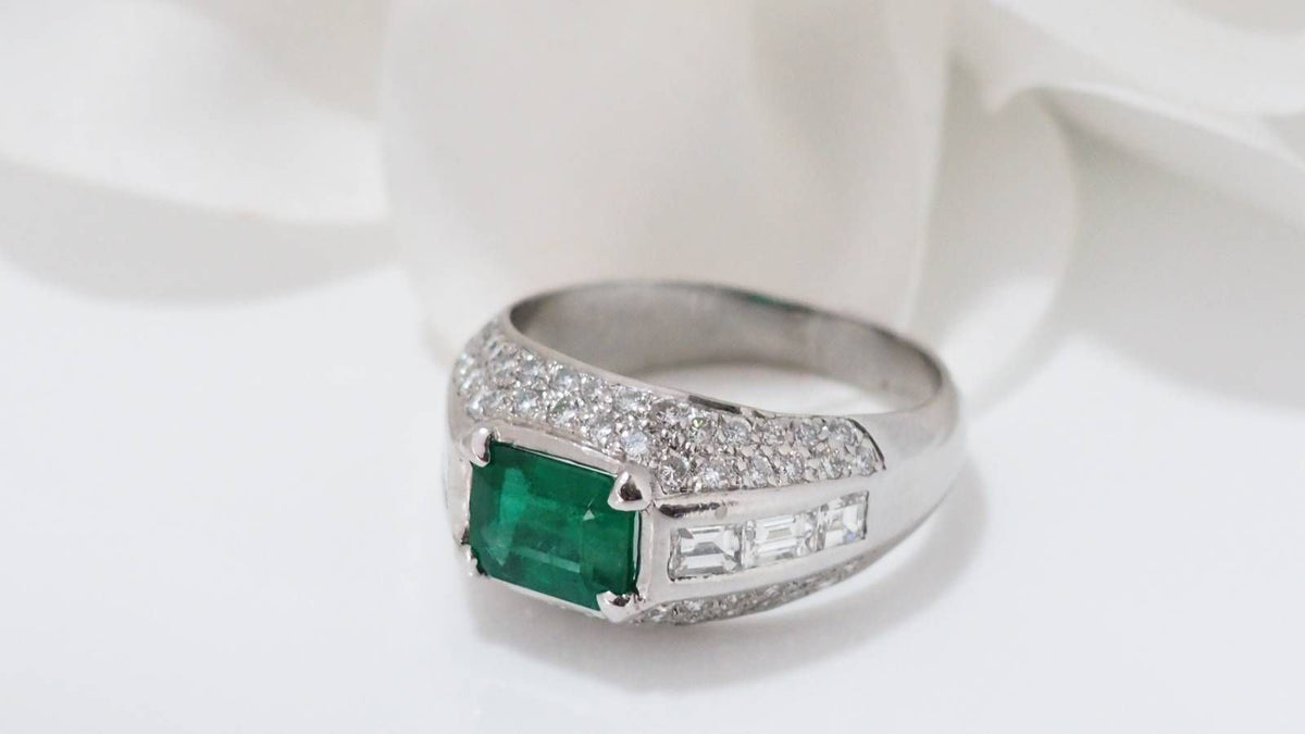 Emerald and diamond white gold bangle ring 