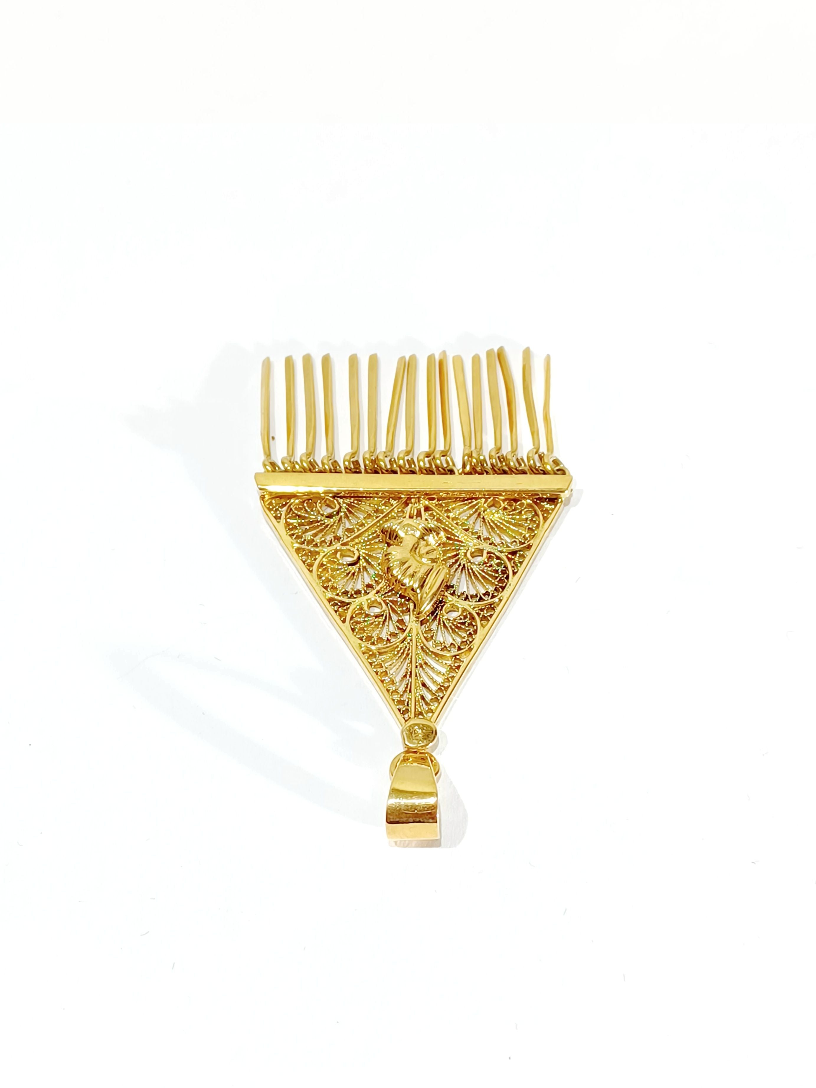 Pendant in yellow gold