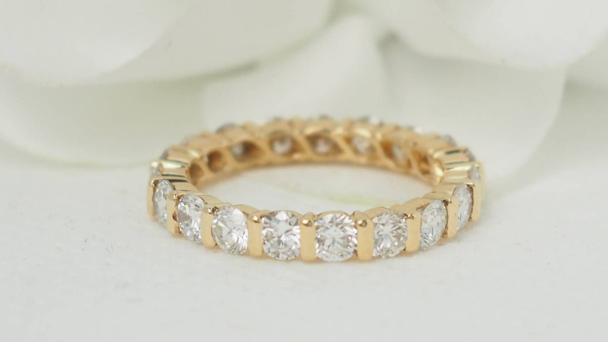 American wedding ring in yellow gold and diamonds