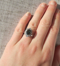 Ring POMPADOUR Green sapphire in white gold