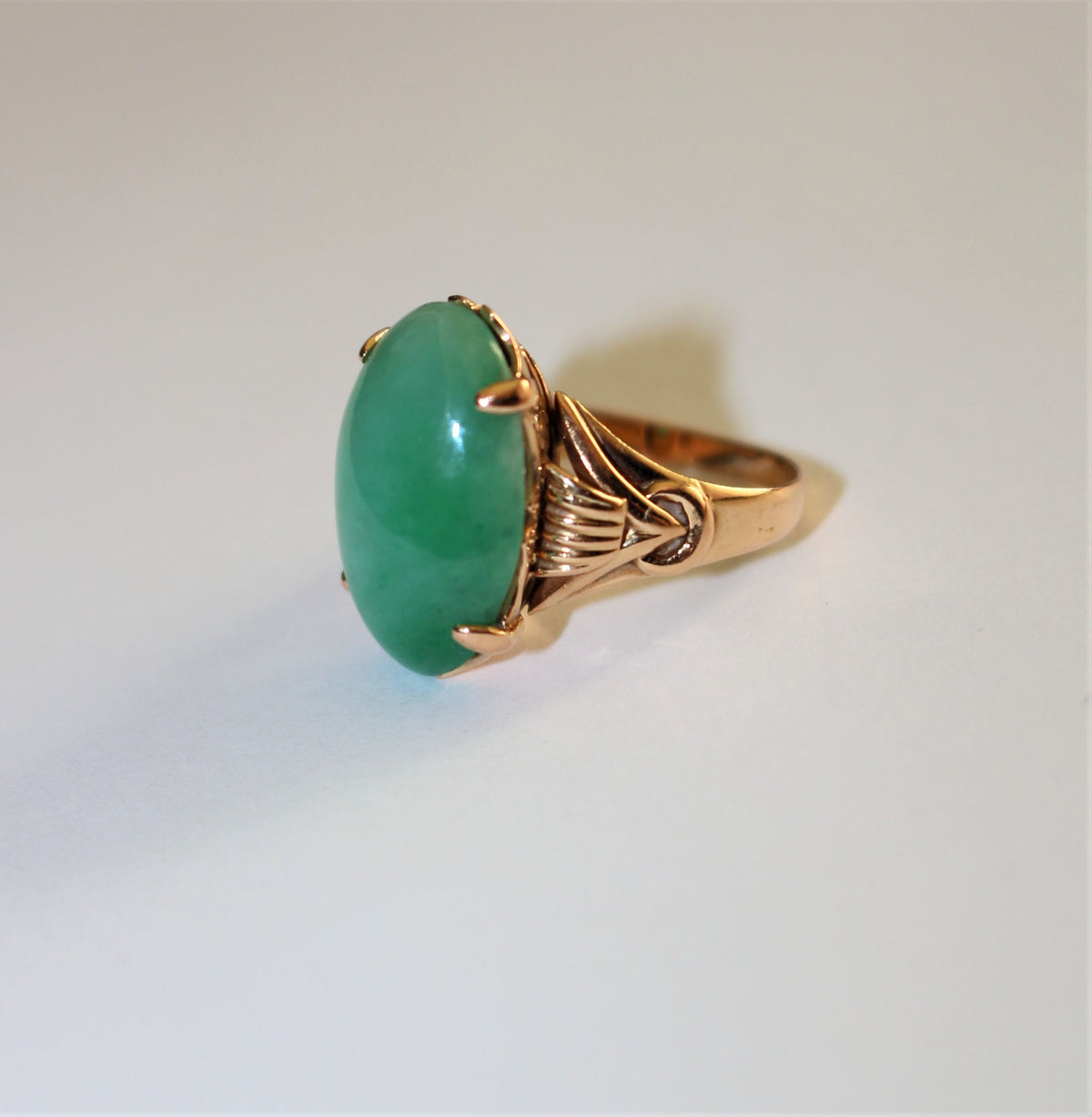 Jade Ring Yellow gold