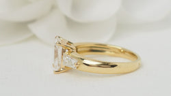 Yellow gold and 2ct cushion diamond ring Certified 