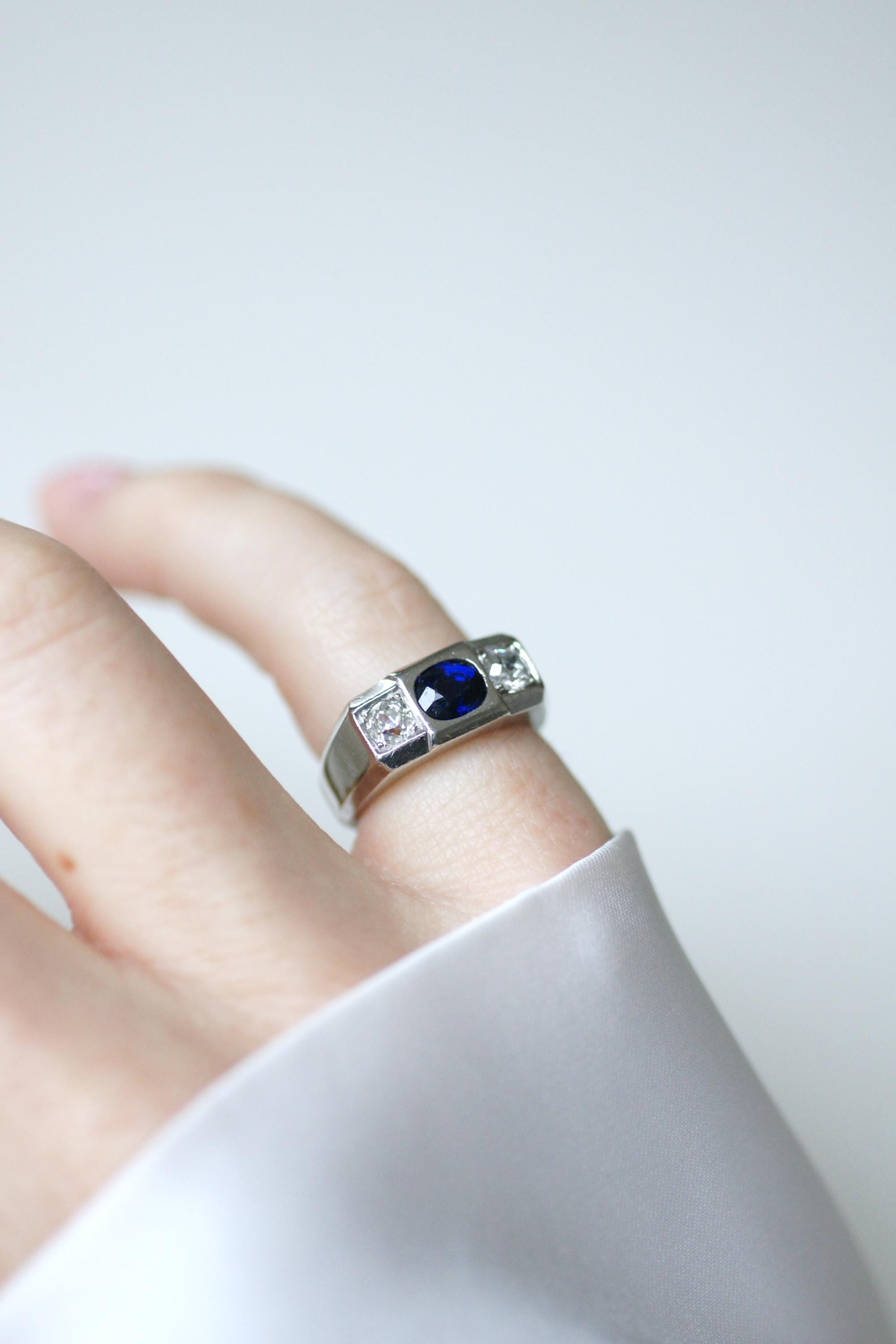 Bague LOUIS HEISSLER chevalière art deco en platine et saphir non chauffé