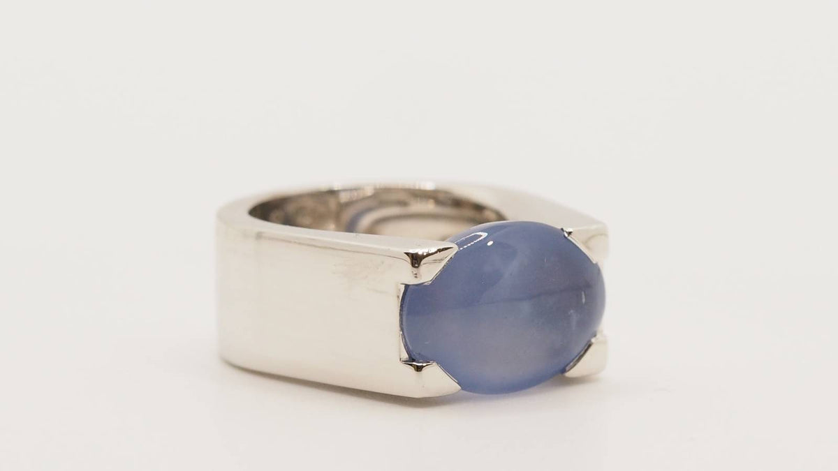 Cartier ring in white gold and chalcedony