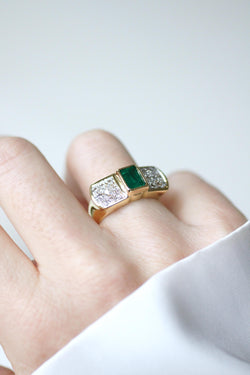 Ring Vintage Emerald and diamonds on Yellow Gold