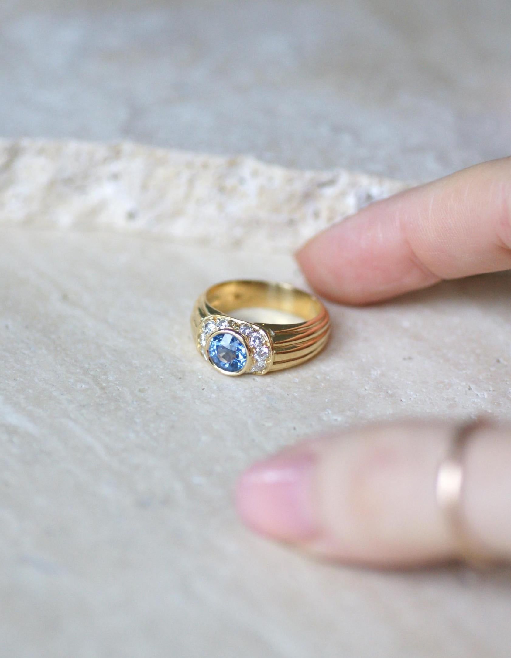 Ring 1.00 Ct Ceylon Sapphire Necklace and diamonds on Yellow Gold