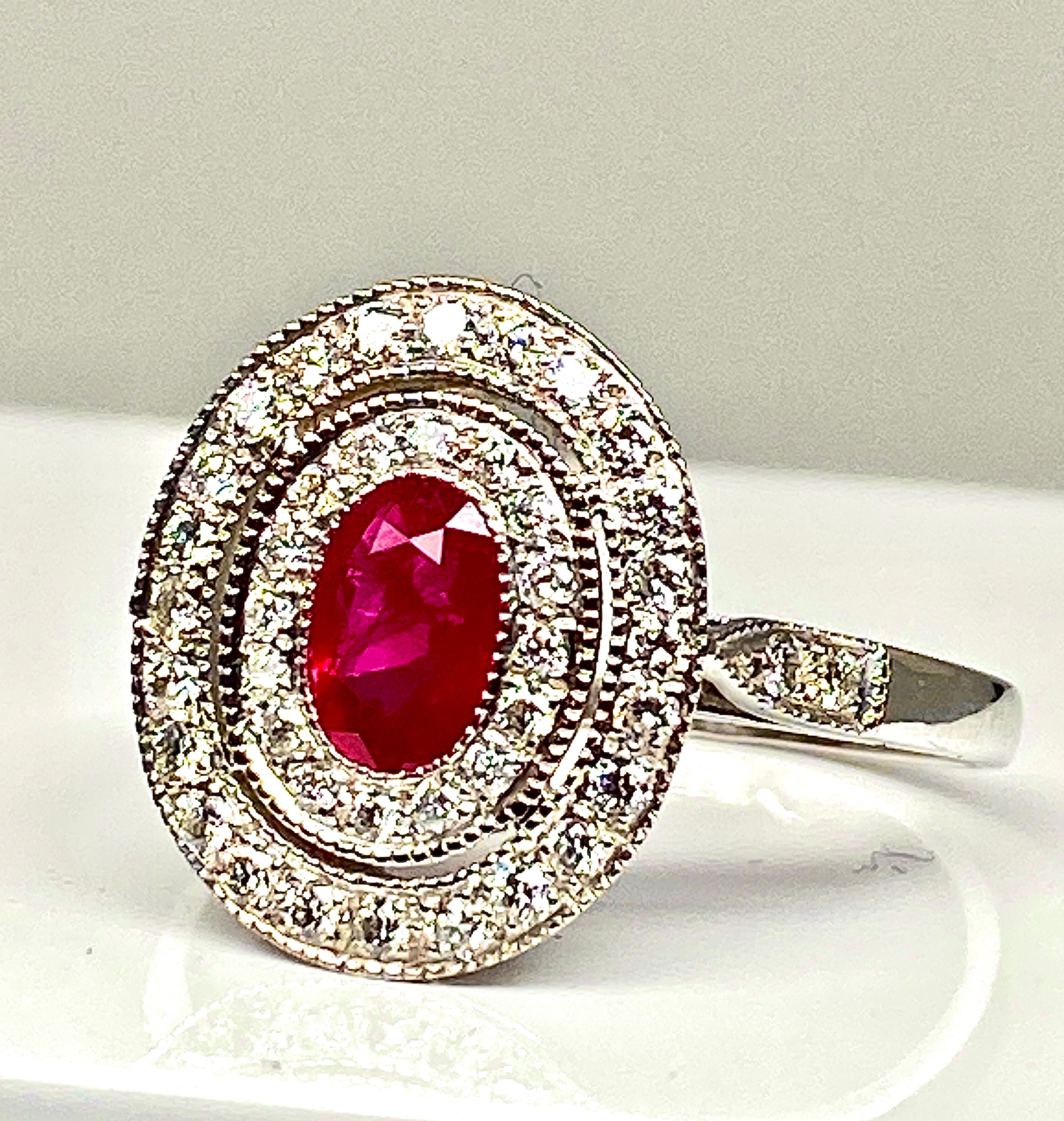 Bague marguerite en or 18 carats en rubis et diamants