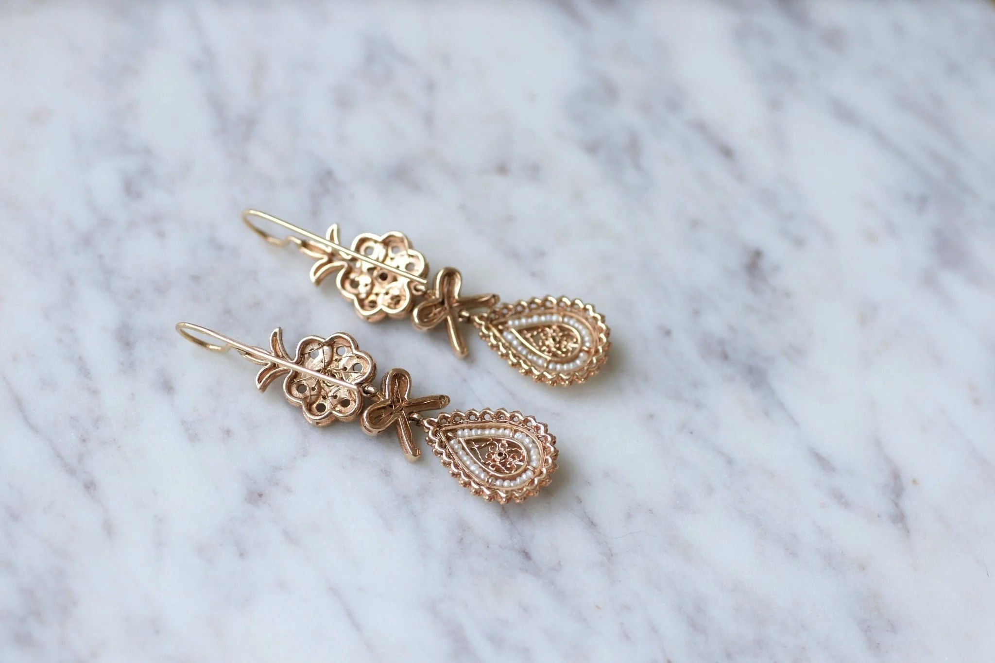 Boucles d'oreilles gouttes, perles et rubis sur or rose