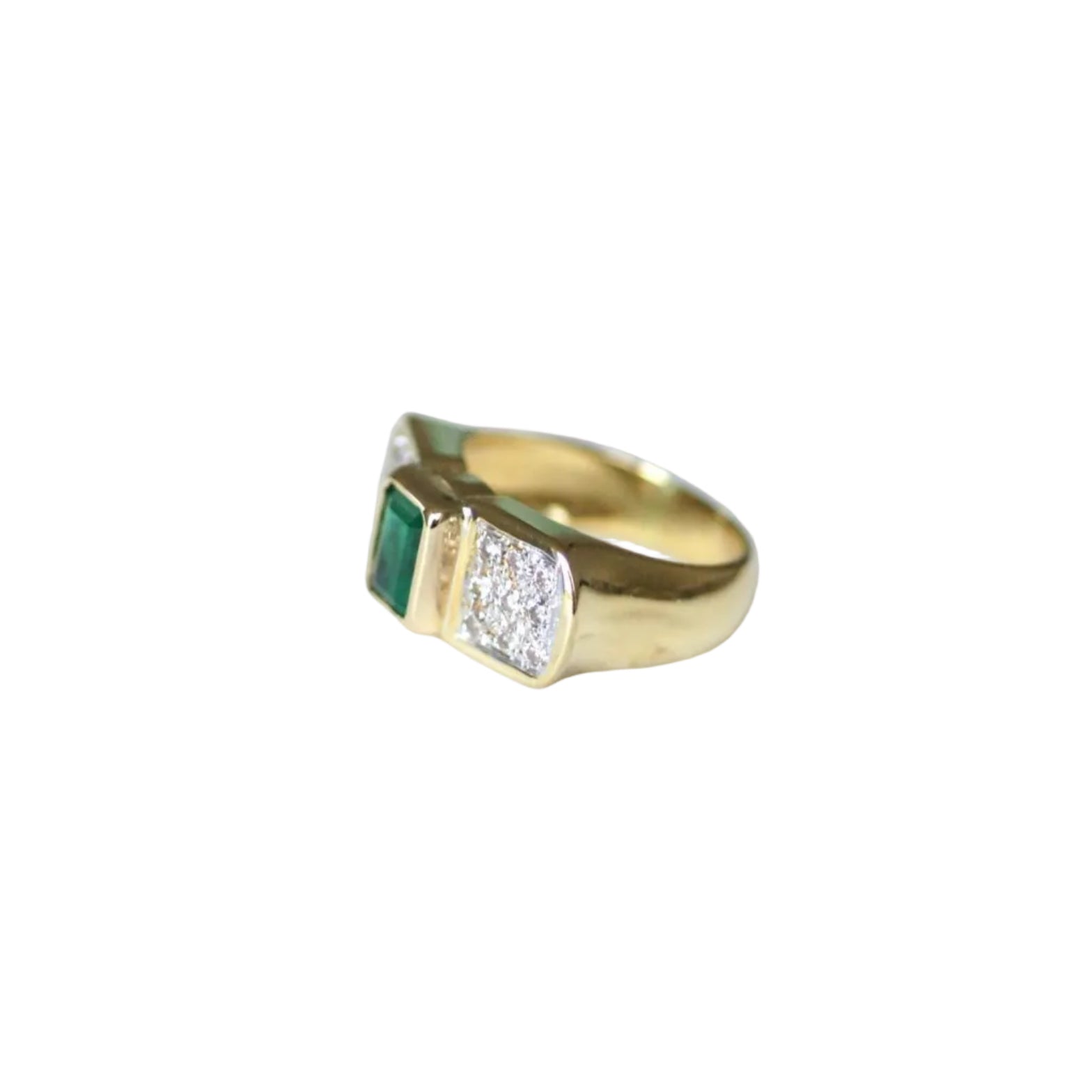 Ring Vintage Emerald and diamonds on Yellow Gold