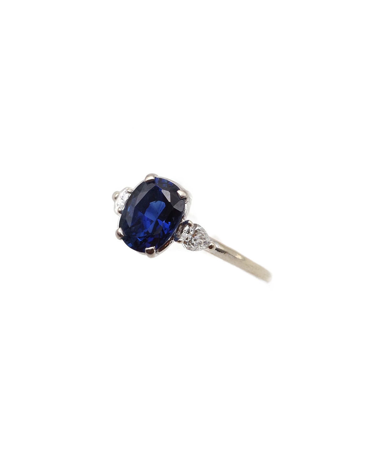2.6 ct blue sapphire and diamond ring in white gold