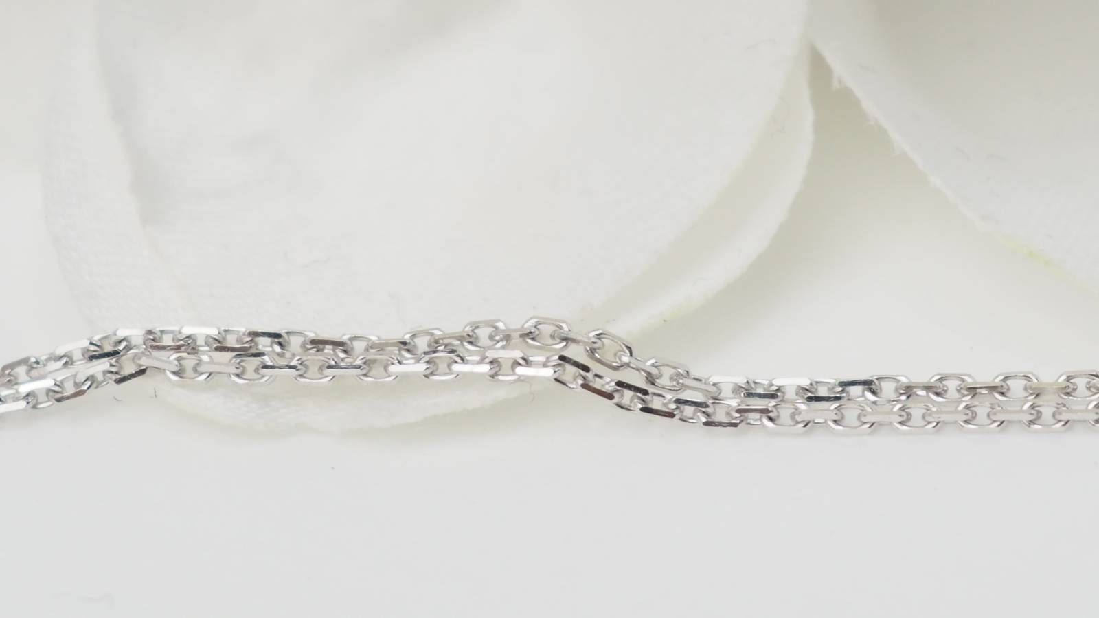 Collier pendentif en or blanc, émeraude et diamant