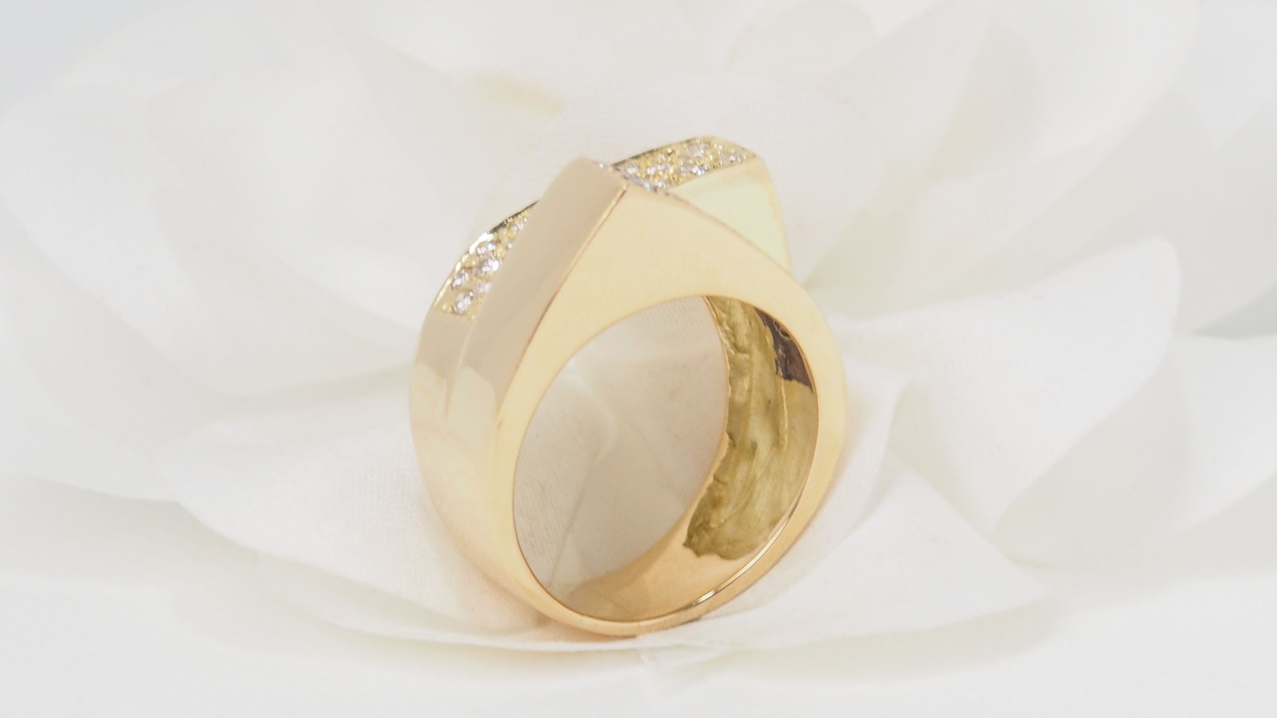 Bague pavage en or jaune et diamants