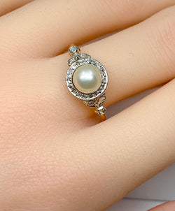 Bague en or blanc, perle et diamants