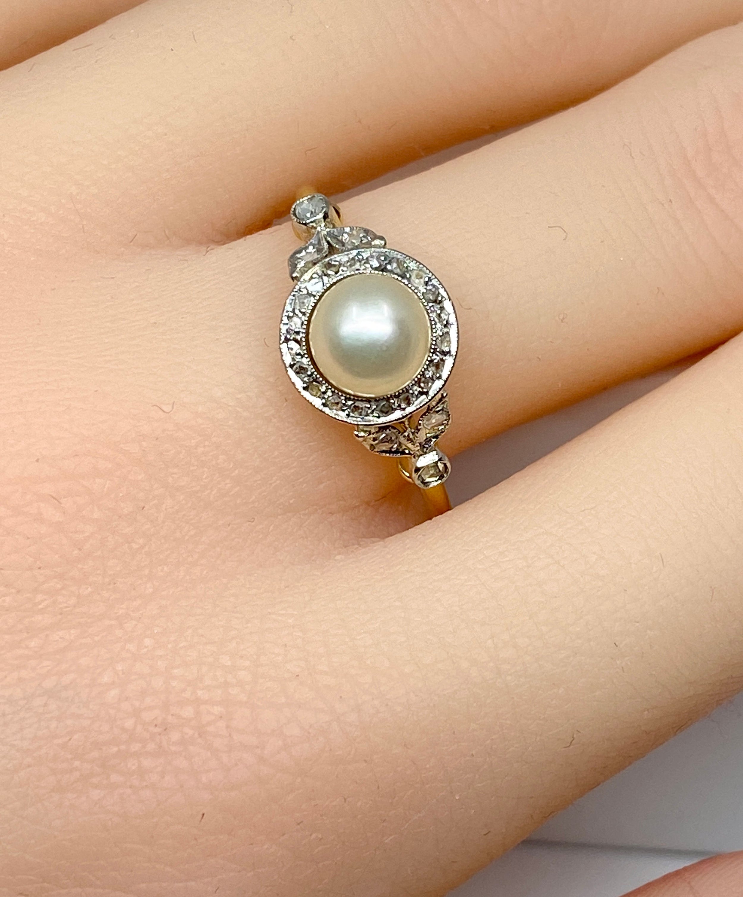 Bague en or blanc, perle et diamants