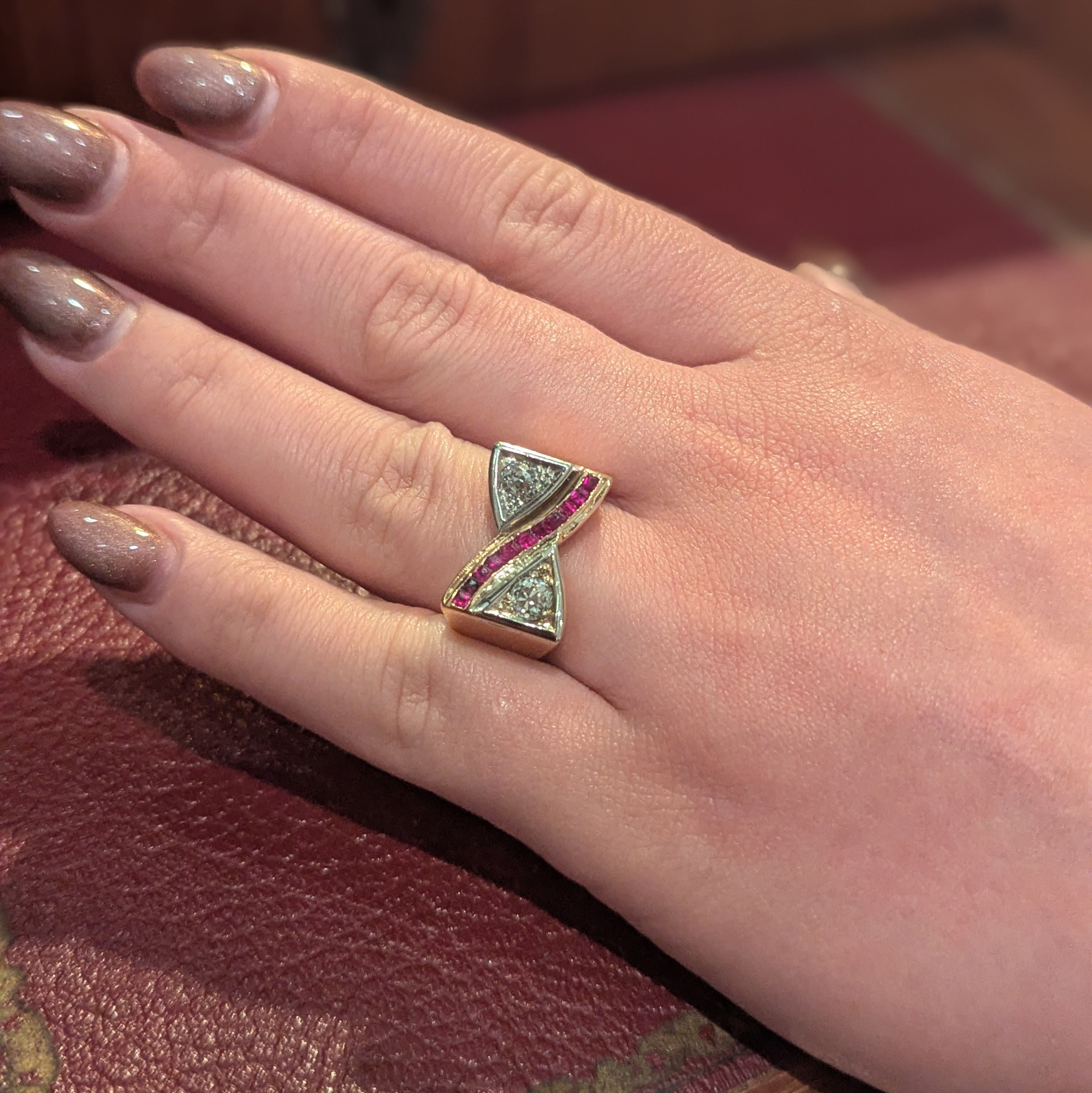 Tank ring in pink gold, rubies and diamonds