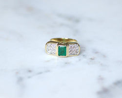 Bague vintage en or jaune et émeraude