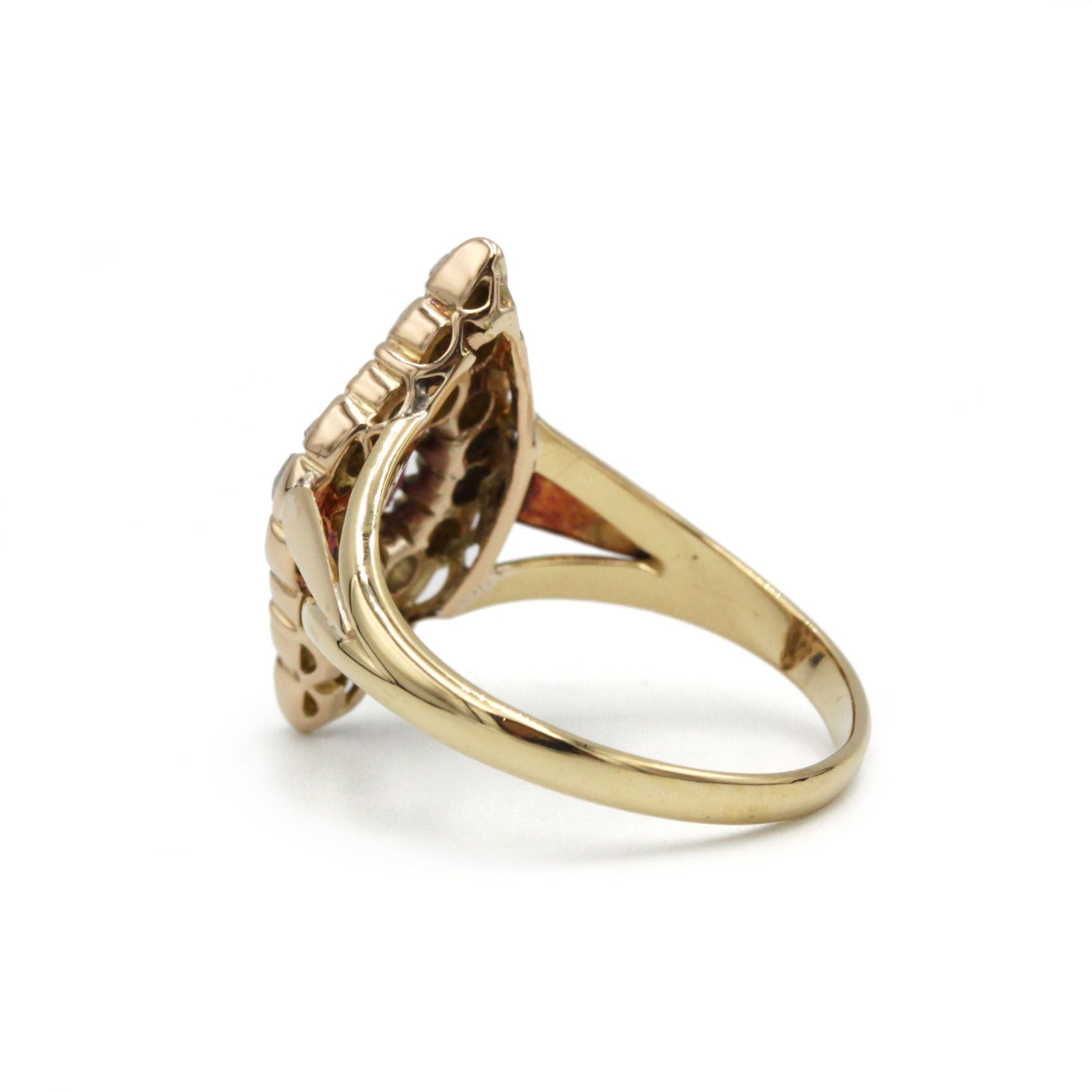 Bague ANCIENNE Marquise en or jaune diamants et rubis