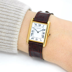 Montre CARTIER Tank Louis en or et saphir