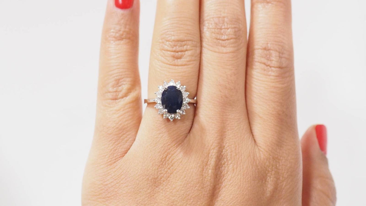 White gold, sapphire and diamond ring 