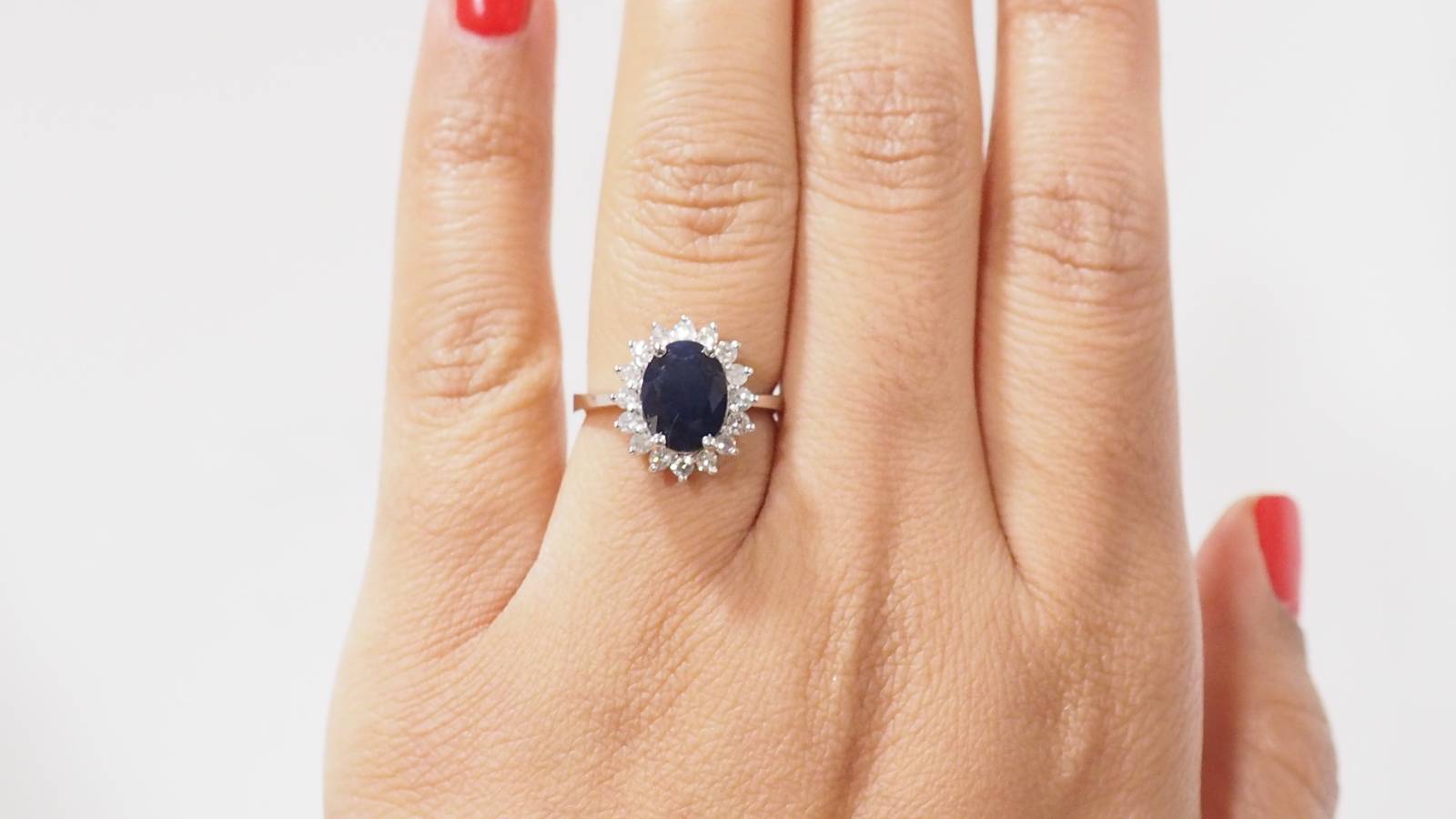 Bague en or blanc, saphir et diamants