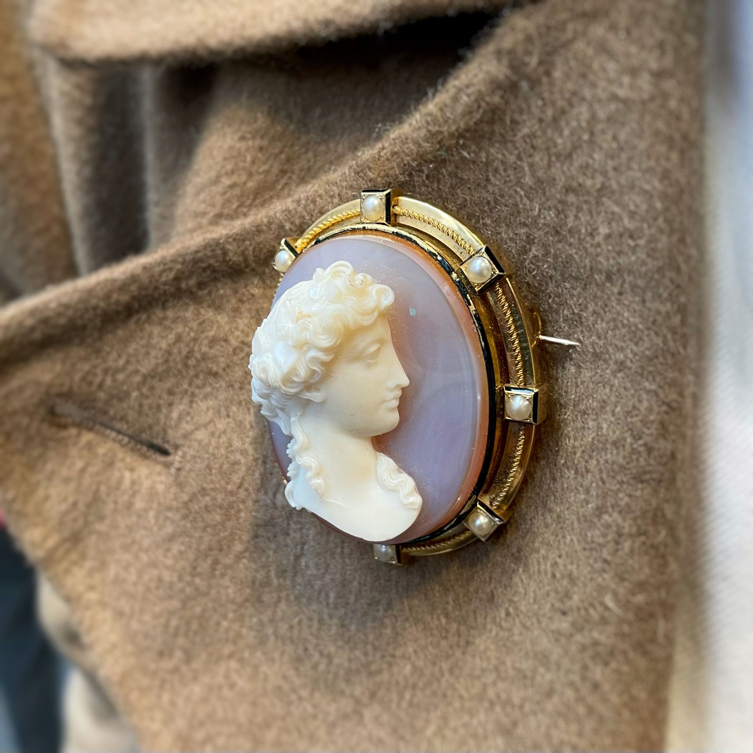 Brooch - Gold, Sardonyx Cameo &amp; Pearls